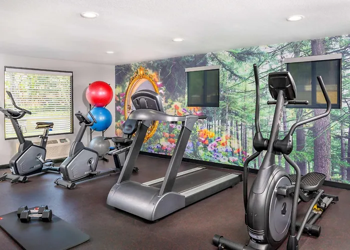 Best Western Plus Raffles Inn & Suites